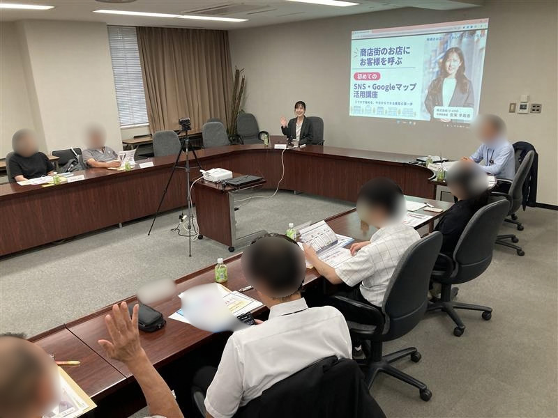 福岡市商店街百貨店量販店連盟の意見交換会で講演する株式会社U-AND代表 安東早哉香